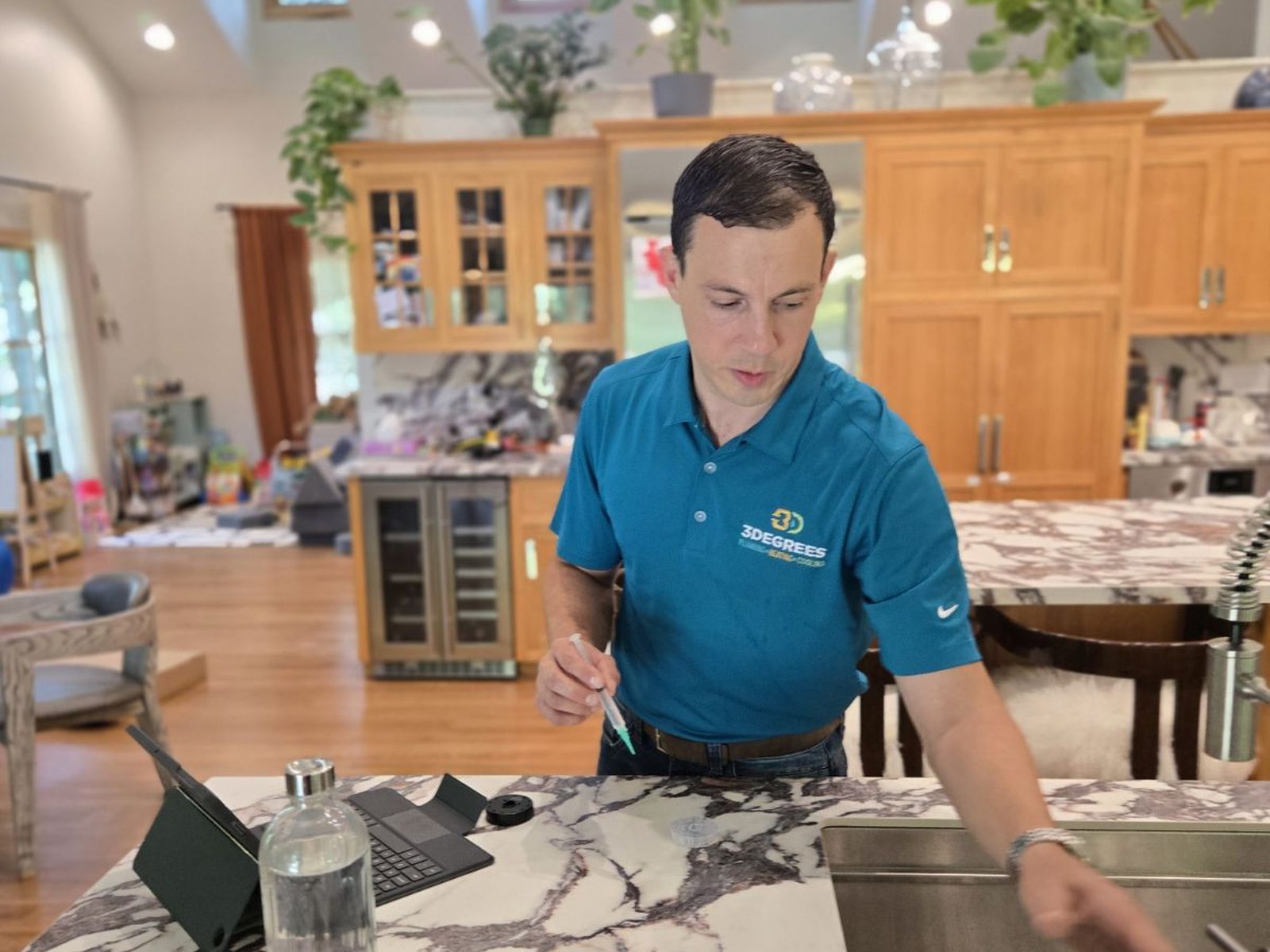 3Degrees technician performing a free in-home water hardness test